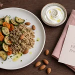 Aliment pour perdre le ventre : assiette fibres et protéines, skyr et quinoa