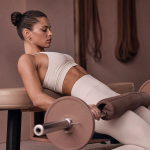 Muscler le grand fessier : hip thrust en studio, focus hanches